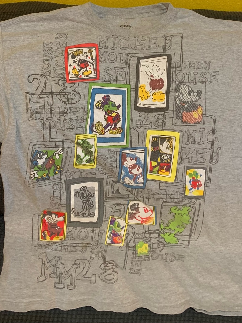 Unisex Disneyland Resort Gray MM28 Graphic T-Shirt Sz.XL